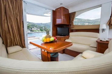 Yacht charter Split - Jeanneau Prestige 36 on SamBoat