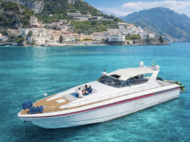 Hire Luxury Yacht Leopard with a boat licence