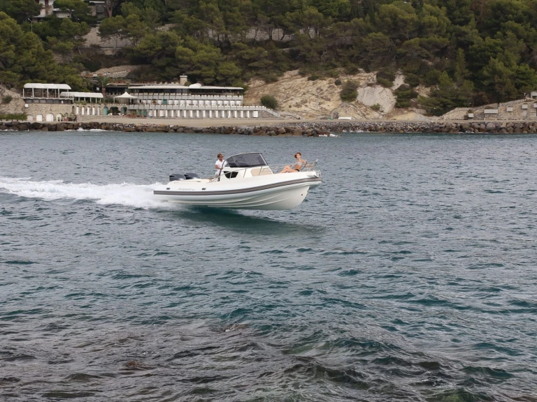 Charter a Capelli Tempest 900 WA in Le Lavandou on Samboat