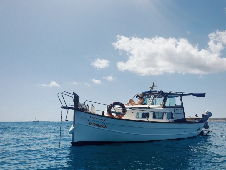 Hire a Llaut Llevant 40 Mahon Port
