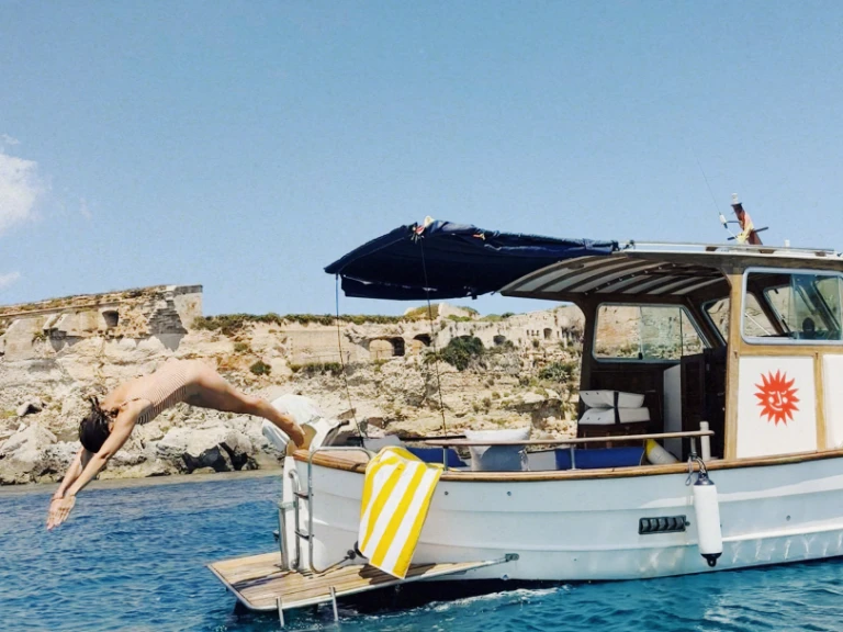 Hire Motorboat Llaut Llevant with a boat licence