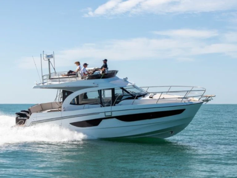 Hire a Bénéteau Antares 11 FLY Saint-Mandrier-sur-Mer