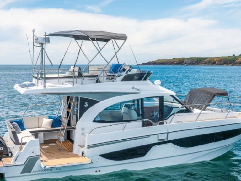 Yacht hire Saint-Mandrier-sur-Mer cheap Antares 11 FLY