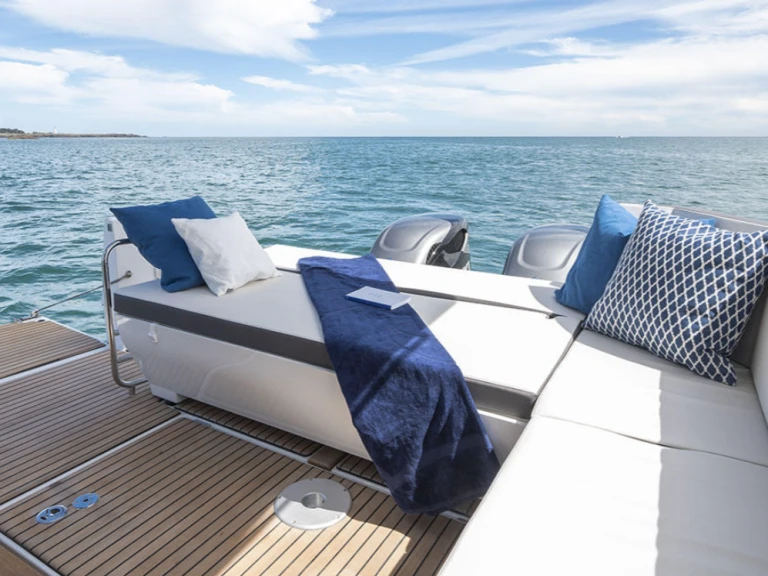 Hire Motorboat with or without skipper Bénéteau Saint-Mandrier-sur-Mer