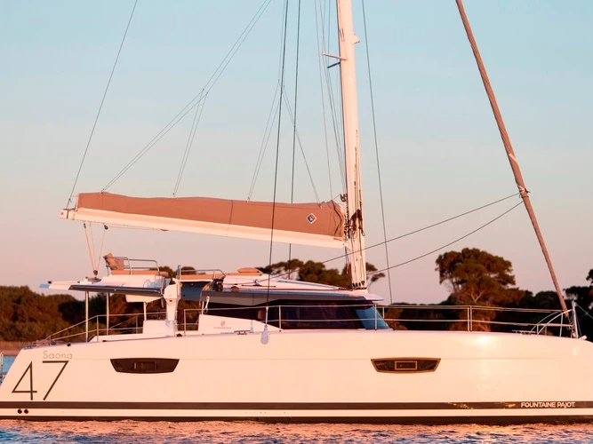 Charter a FONTAINE PAJOT SAONA 47 - 2017 FONTAINE PAJOT SAONA 47 in Le Marin on Samboat