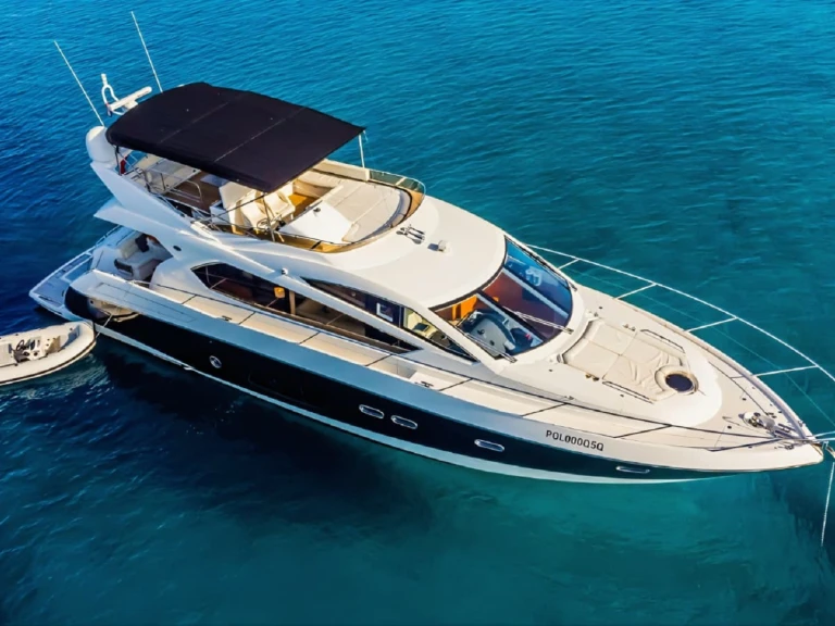 Charter a Sunseeker Manhattan 63 in Split on Samboat
