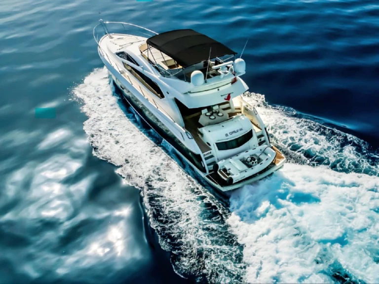Hire Luxury Yacht Sunseeker with a boat licence
