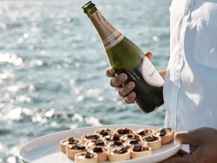 Charter a Jeanneau Sun Rise in Gijón on Samboat