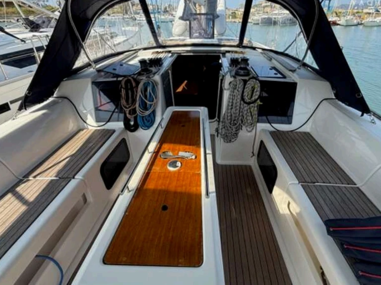 Sailboat to hire Spain at the best price