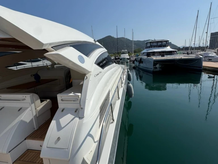 Hire a Cayman Yacht BoatVibe 58ft Amalfi