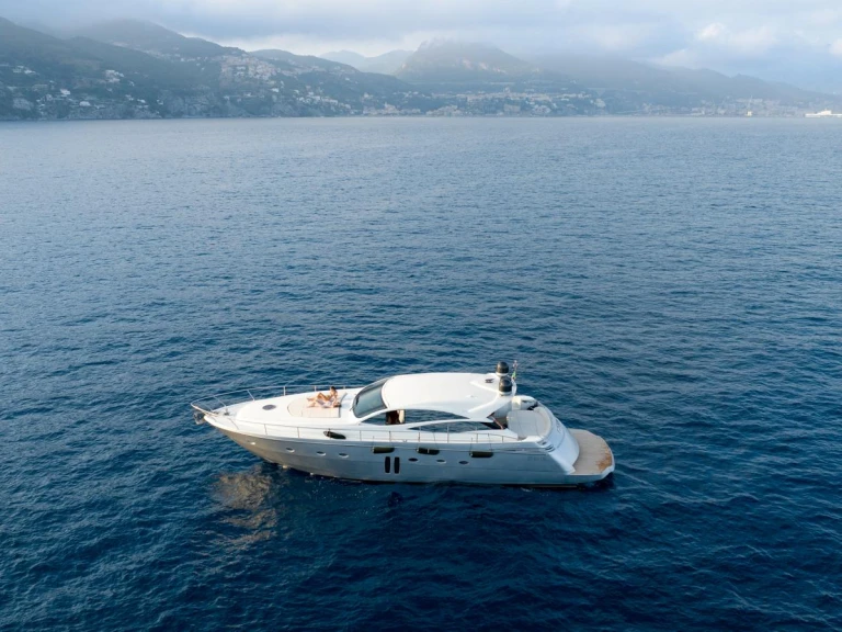 Hire Luxury Yacht with or without skipper Pershing Amalfi