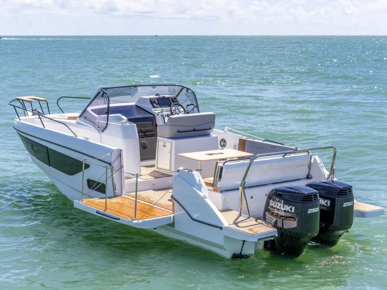 Yacht hire Mahón cheap Flyer 9 Spacedeck Elegance