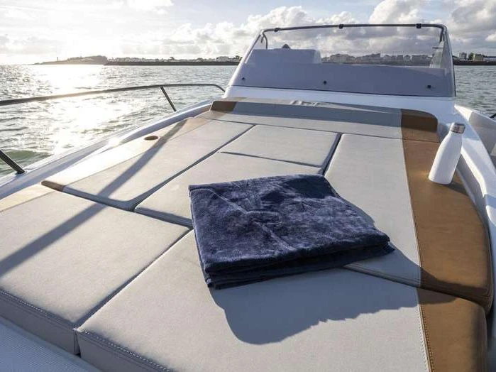Motorboat hire in Mahón - Bénéteau Flyer 9 Spacedeck Elegance