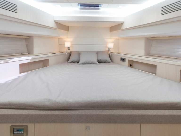 Hire a MED YACHT  Med Yacht 52 Marine de Sant'Ambrogio