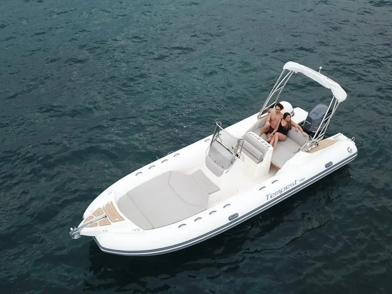 Charter a Capelli Tempest 700 CUP in Marine de Sant'Ambrogio on Samboat