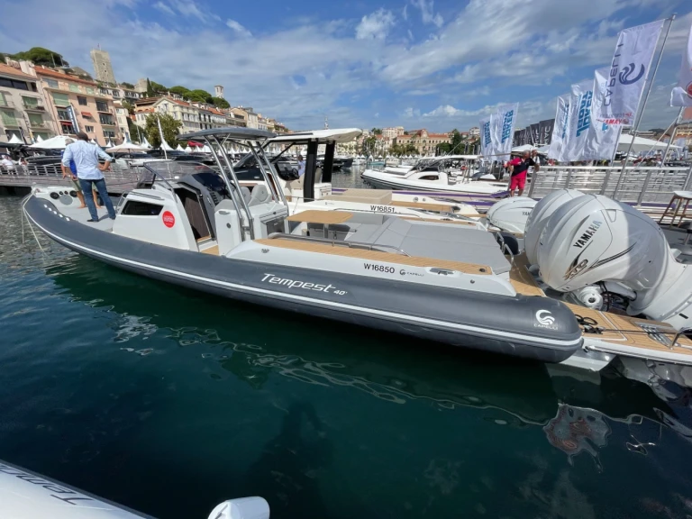 Hire a Capelli Tempest 40 Marine de Sant'Ambrogio