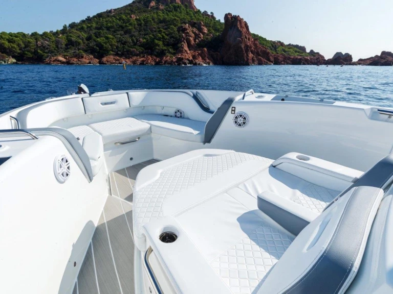 Hire a Wellcraft WELLCRAFT 38 Marine de Sant'Ambrogio