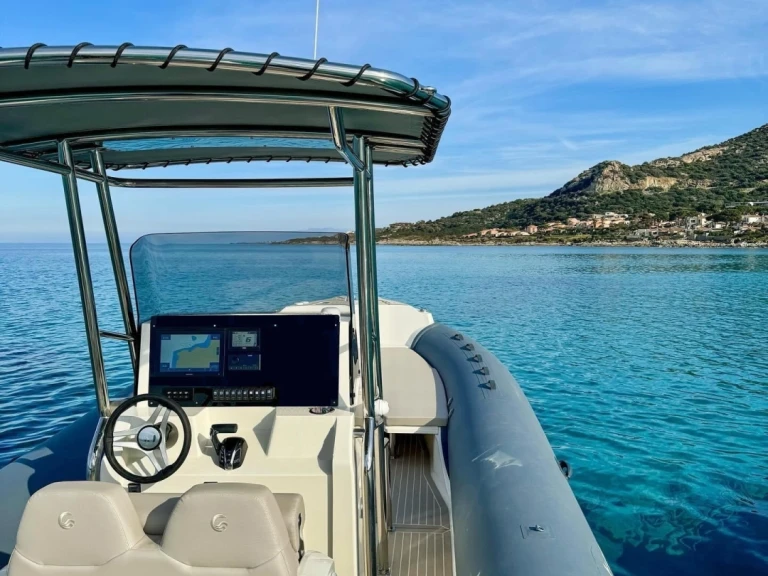 Hire RIB Capelli with a boat licence