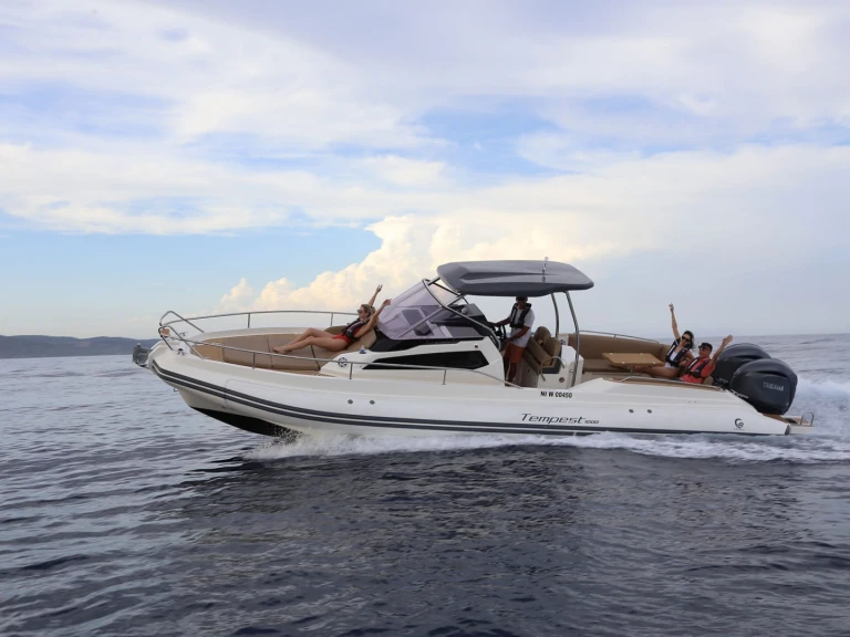 Yacht charter Marine de Sant'Ambrogio - Capelli Tempest 1000 WA on SamBoat