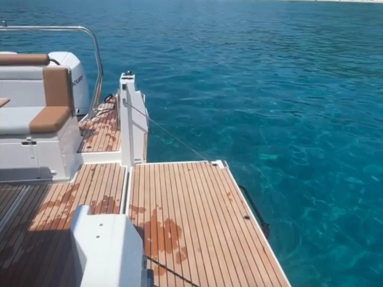 Yacht charter Saint-Raphaël - Bénéteau Flyer 9 on SamBoat