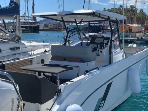 Hire a Bénéteau Flyer 9 Saint-Raphaël