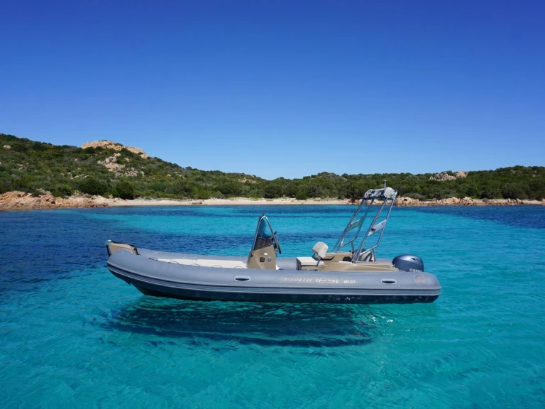 Hire a Capelli Capelli 600 Porto Rotondo