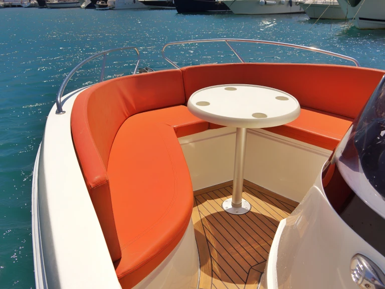 Motorboat to hire Puerto Deportivo de Marbella at the best price