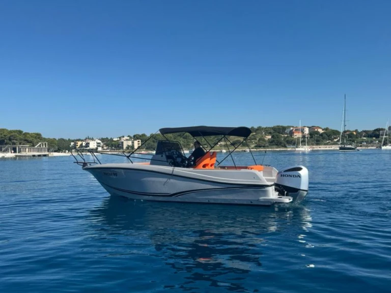 Motorboat to hire Makarska at the best price