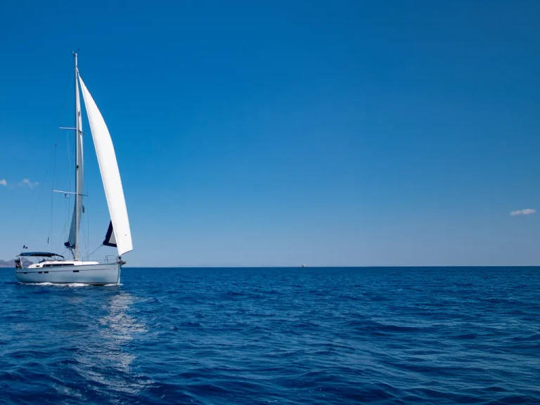 Sailboat to hire Nikiána at the best price