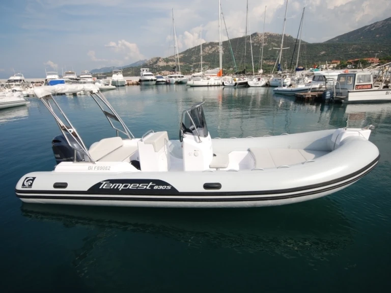 Yacht charter Marine de Sant'Ambrogio - Capelli TEMPEST 630 S on SamBoat