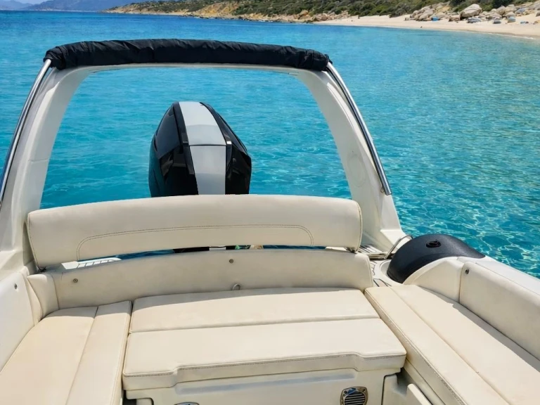 Charter a Nuova Jolly Prince 24 in Portisco on Samboat