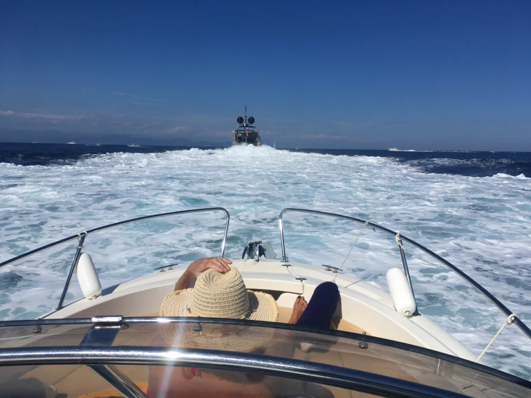 Charter a Jeanneau Cap Camarat 7.15 WA in Sainte-Maxime on Samboat