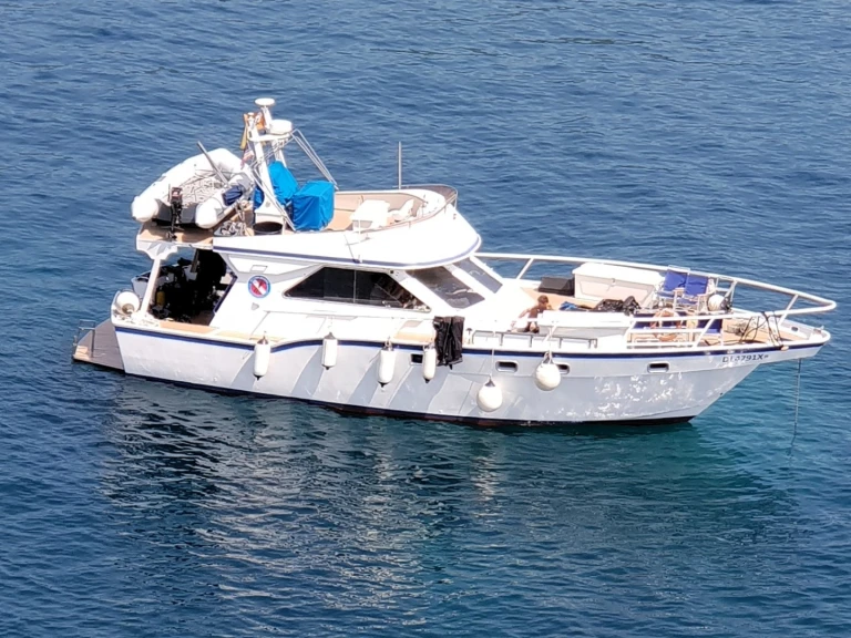 Hire Motorboat with or without skipper Custom Made Bar