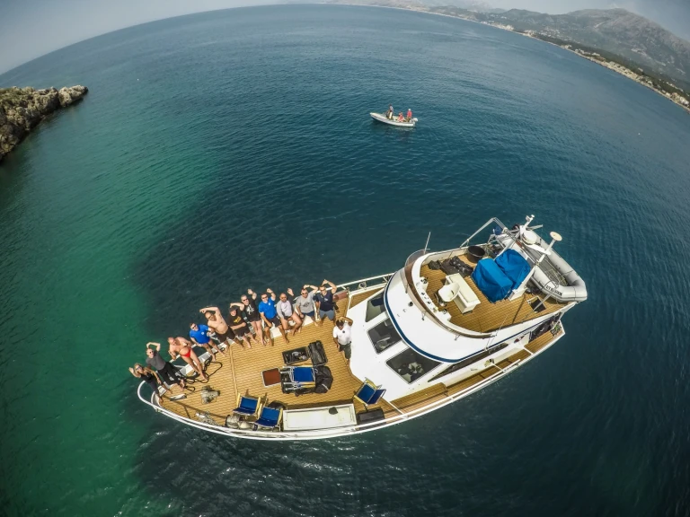 Motorboat to hire Bar at the best price