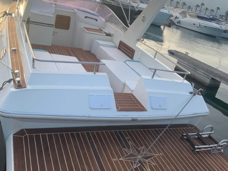 Hire a PRIMATIST By Bruno Abbate 34 Italy