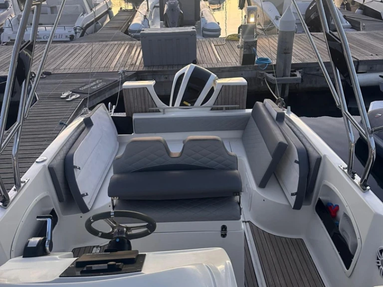 Motorboat to hire Castellammare di Stabia at the best price