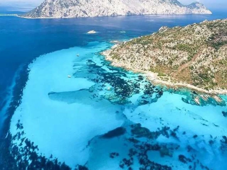 Hire RIB Magnus with a boat licence