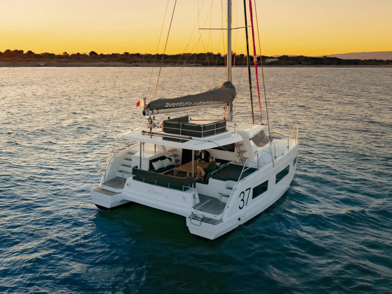 Hire Catamaran Aventura with a boat licence