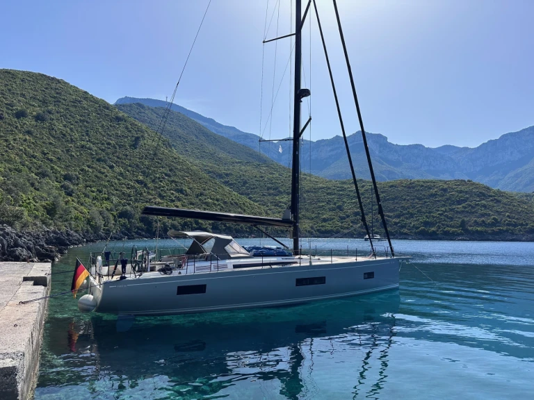 Hire a Bénéteau Beneteau 53 First Yacht Lávrio