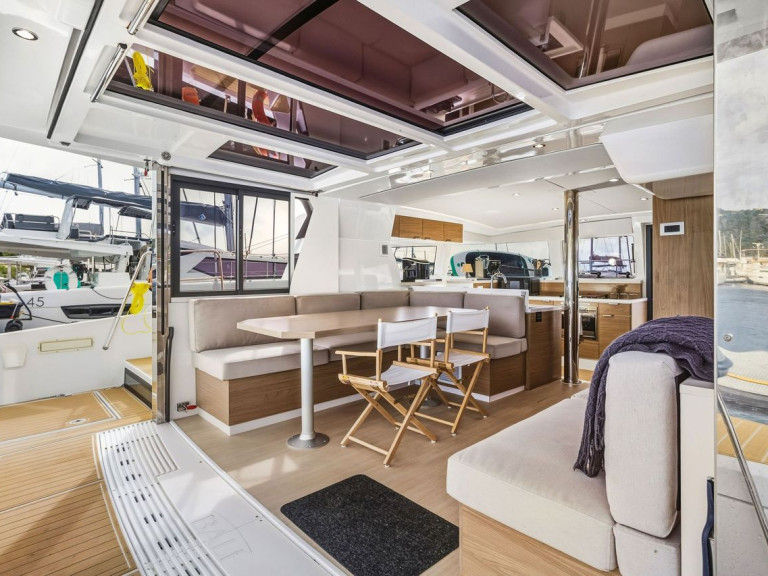 Yacht hire Saint Thomas cheap Bali 4.2 O.V