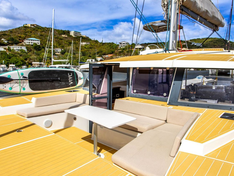 Charter a Bali Bali 4.2 O.V in Saint Thomas on Samboat