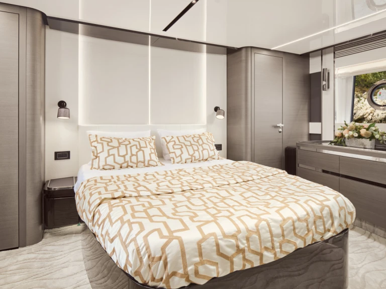 Motorboat to hire Seget Donji at the best price