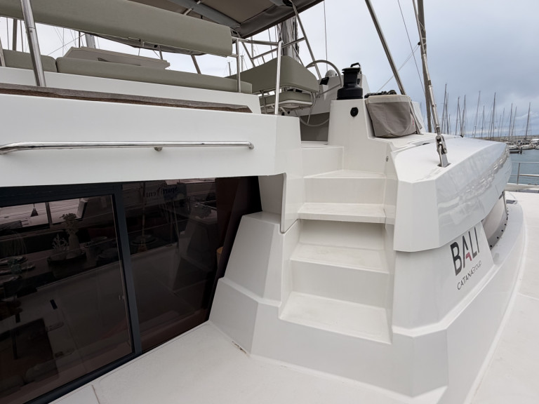 Hire a Bali Bali 5.4 italy Capo d'Orlando