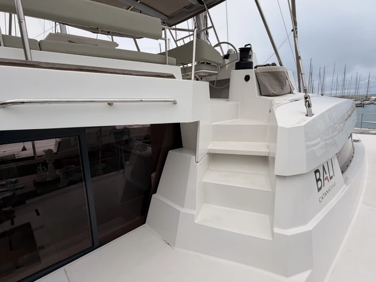 Hire a Bali Bali 5.4 italy Capo d'Orlando