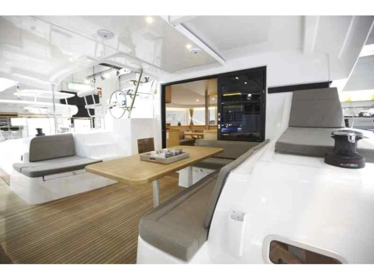 Hire a Lagoon Lagoon 42 Nettuno