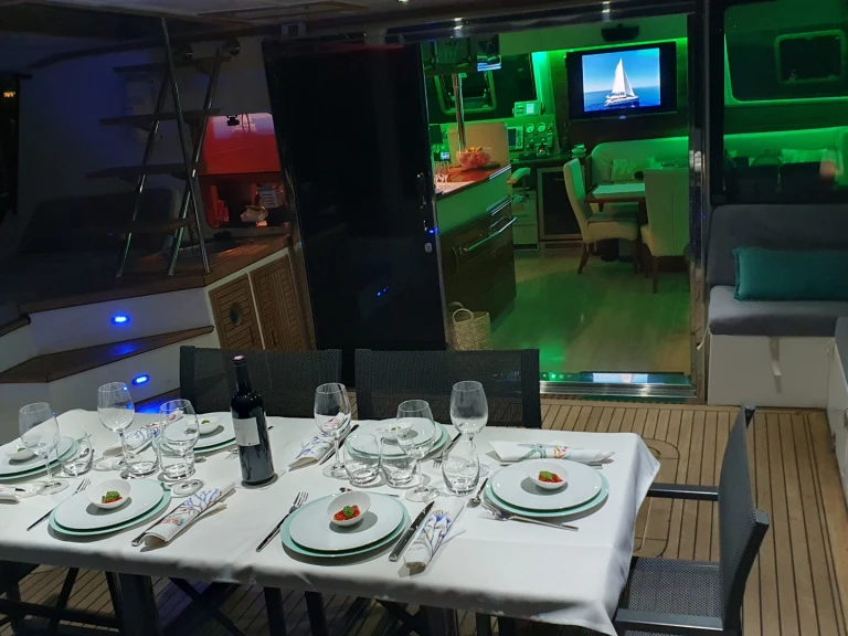 Catamaran hire in Gustavia - Sunreef Sunreef 62