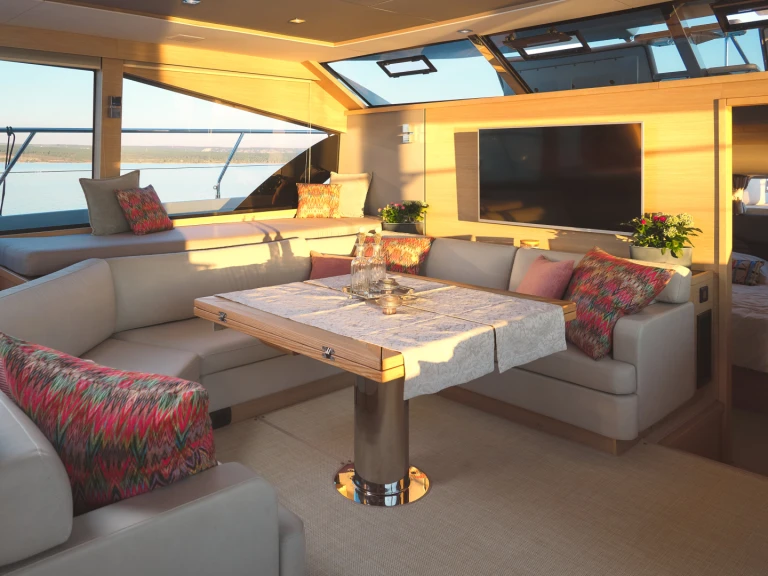 Hire a Aquila Aquila 54 Zaton