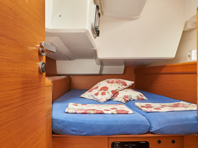 Charter a Jeanneau Sun Odyssey 509 in Kallithea on Samboat