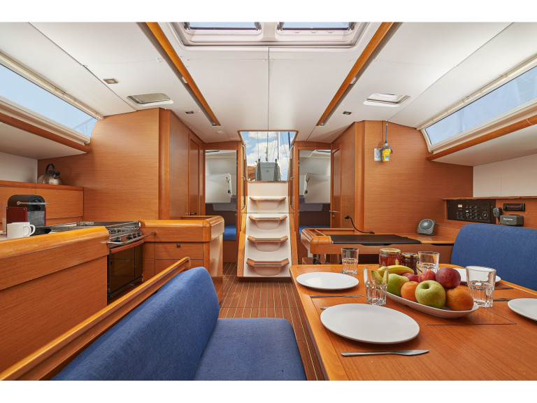 Sailboat to hire Kallithea at the best price