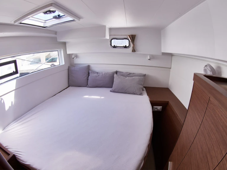 Catamaran hire in Pula - Lagoon Lagoon 40